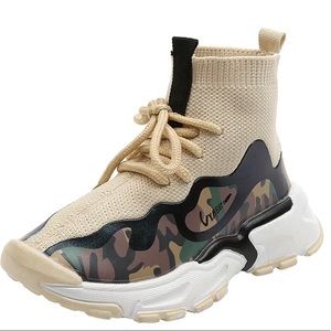 Kids nude and army mesh sneakers